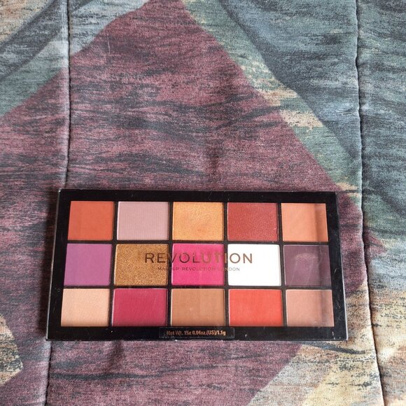 🔥 Makeup Revolution Reloaded Eyeshadow Palette – Red Alert 🔥 - Picture 2 of 2